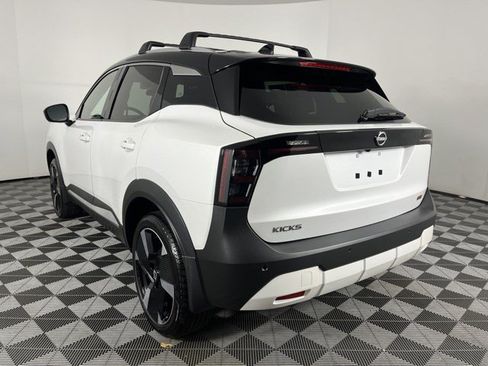 Used 2025 Nissan Kicks SR FWD image 6