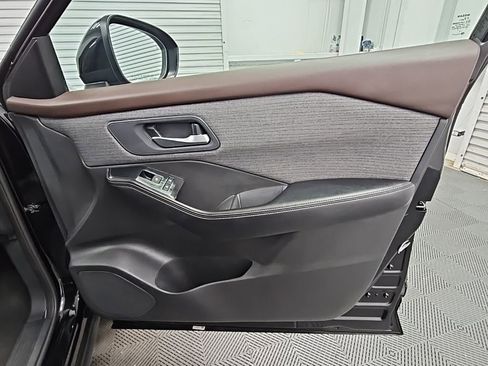 Used 2023 Nissan Rogue SV image 36