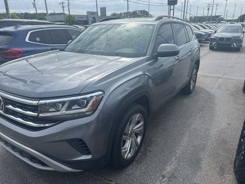 Used 2023 Volkswagen Atlas SE w/ Panoramic Sunroof Package FWD image 7