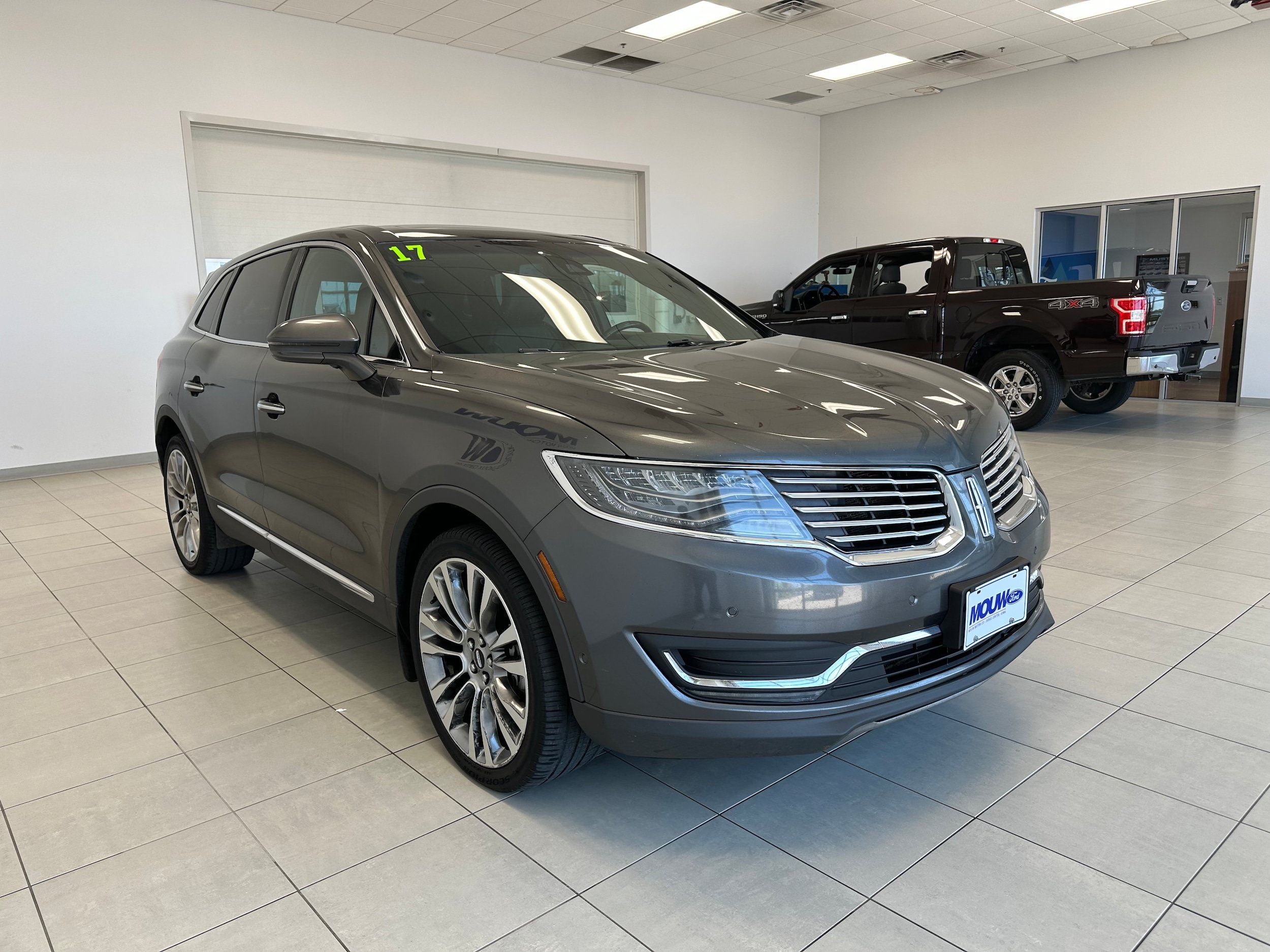 Used 2017 Lincoln MKX Reserve w/ Luxury Package AWD/4WD image 4