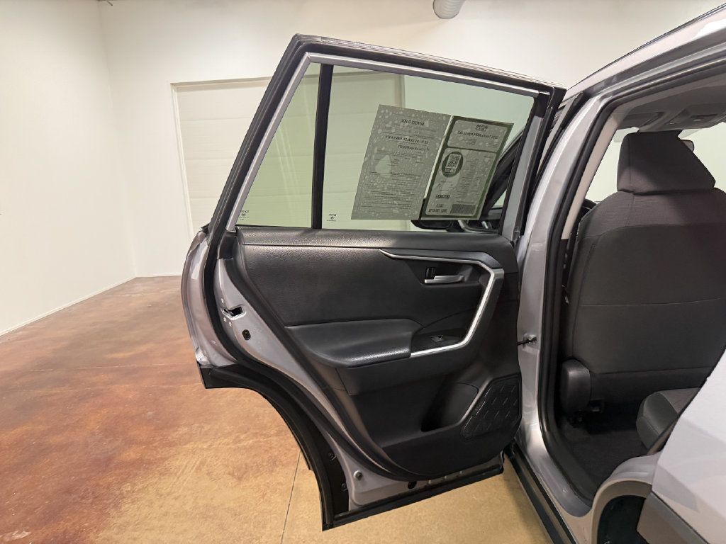 Used 2025 Toyota RAV4 XLE AWD/4WD image 46