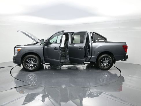 Used 2024 Nissan Titan SV w/ SV Convenience Package image 30