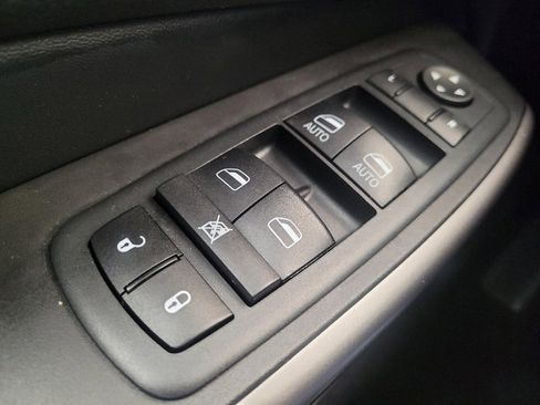 Used 2020 Jeep Cherokee Limited w/ Technology Group image 27