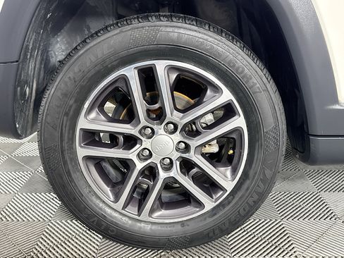 Used 2017 Jeep Compass Latitude w/ Popular Equipment Group image 32