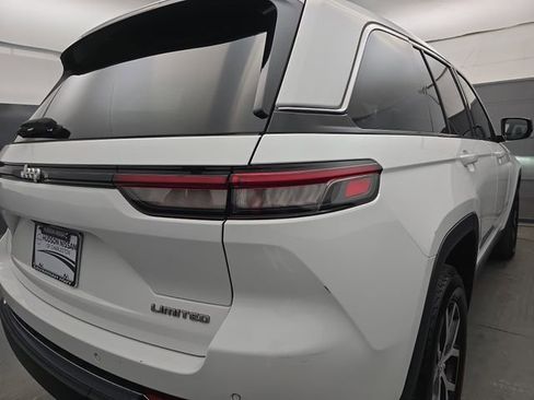 Used 2024 Jeep Grand Cherokee Limited image 19