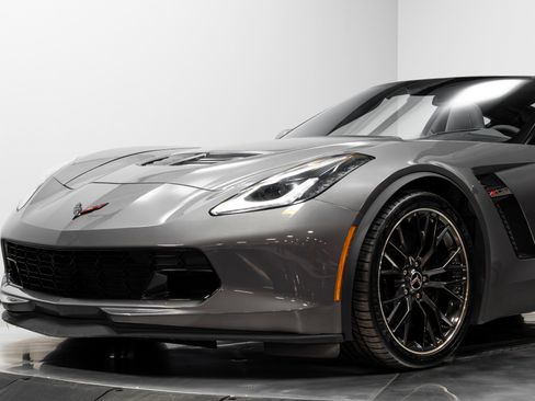 Used 2015 Chevrolet Corvette Z06 w/ 3LZ Preferred Equipment Group image 5
