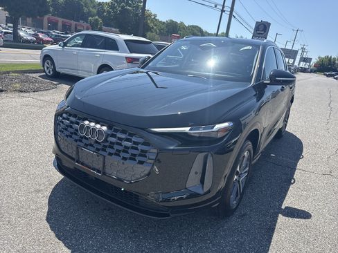 Certified 2025 Audi Q5 Premium Plus w/ Premium Plus AWD/4WD image 3