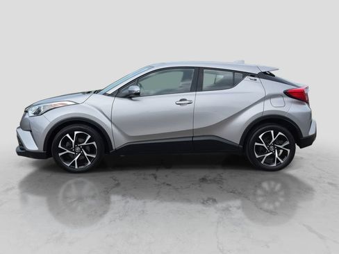 Used 2019 Toyota C-HR XLE FWD image 5