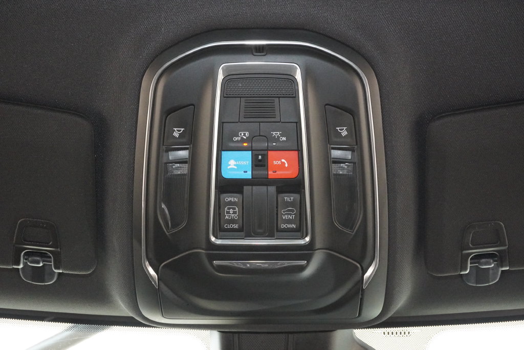 Used 2025 Jeep Grand Cherokee Laredo X AWD/4WD image 20