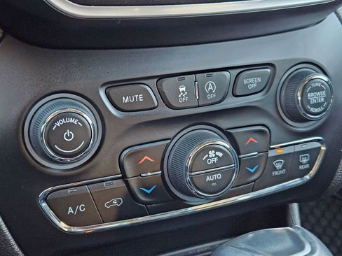 Used 2021 Jeep Cherokee Trailhawk w/ Sun, Sound & Nav Group image 24