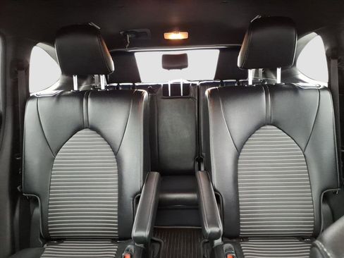 Used 2023 Toyota Highlander XSE image 18