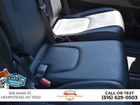Used 2025 Kia Carnival FWD image 30