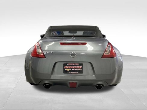 Used 2014 Nissan 370Z Touring RWD image 9