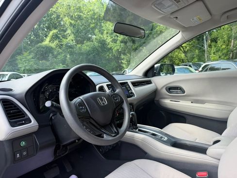 Used 2018 Honda HR-V LX image 10