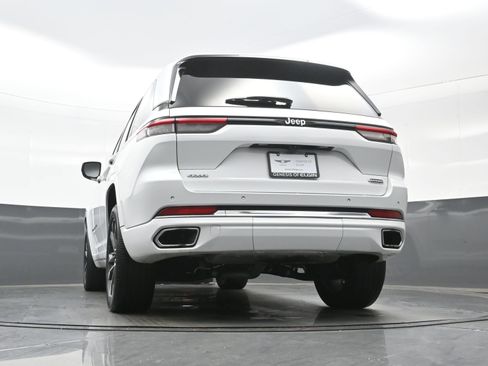 Used 2023 Jeep Grand Cherokee Overland AWD/4WD image 40