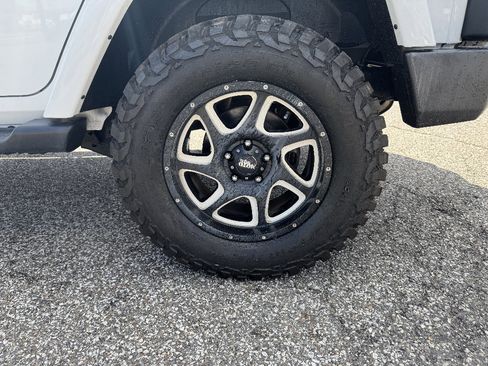 Used 2018 Jeep Wrangler Unlimited Sahara image 10