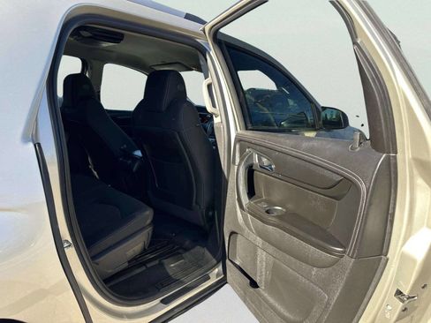 Used 2013 GMC Acadia SLE image 17