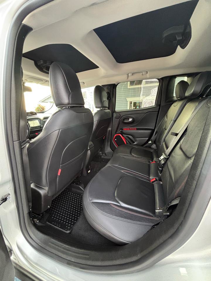 Used 2016 Jeep Renegade Trailhawk w/ Premium Trailhawk Package AWD/4WD image 24