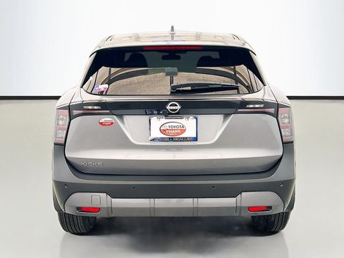 Used 2025 Nissan Kicks SV FWD image 5