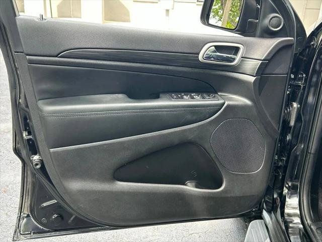 Certified 2019 Jeep Grand Cherokee Laredo w/ Laredo X Package RWD image 28