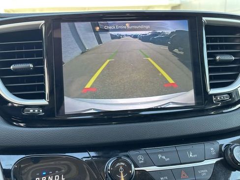 Used 2024 Chrysler Pacifica Touring-L image 24