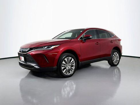 Certified 2024 Toyota Venza XLE AWD/4WD image 3