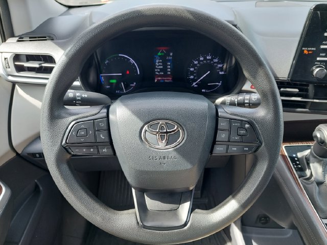 Certified 2023 Toyota Sienna LE FWD image 31