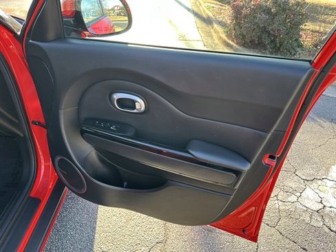Used 2018 Kia Soul ! w/ Tech Package image 16