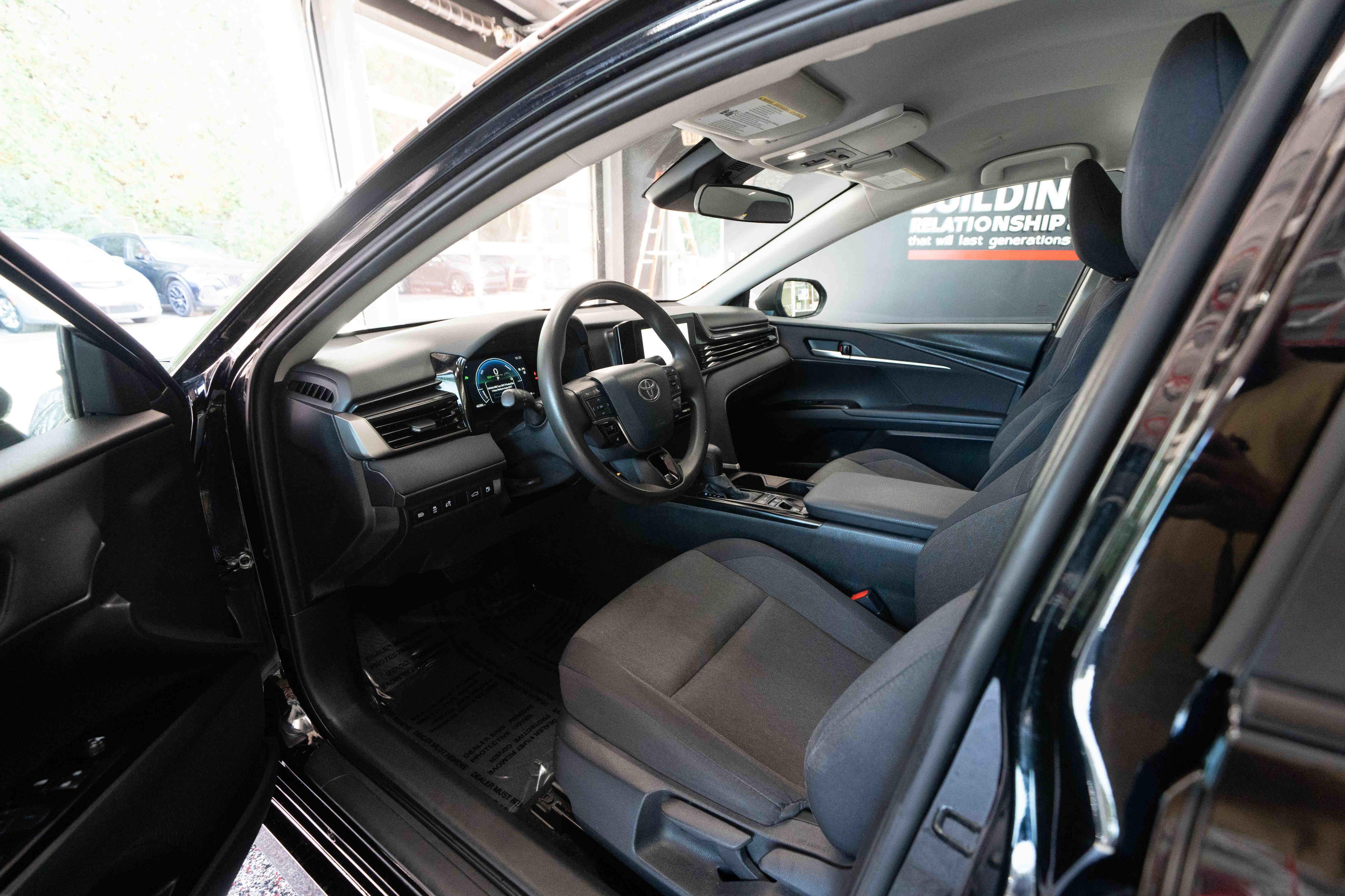 Used 2025 Toyota Camry LE FWD image 8
