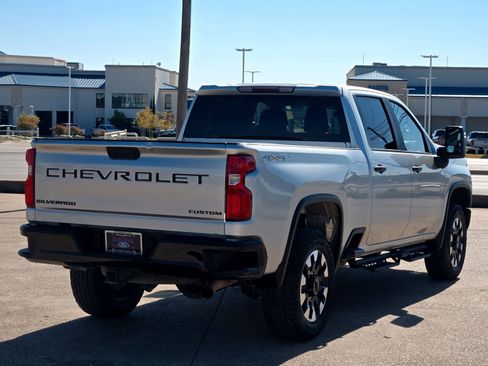 Used 2020 Chevrolet Silverado 2500 Custom w/ Custom Convenience Package image 3