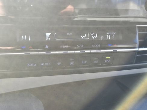 Used 2024 Toyota Sienna LE image 23