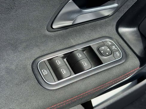 Used 2022 Mercedes-Benz CLA 250 4MATIC image 14