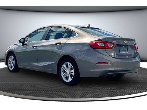 Used 2018 Chevrolet Cruze LT FWD image 14