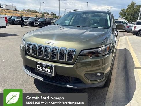 Used 2019 Jeep Cherokee Latitude w/ Cold Weather Group AWD/4WD image 1