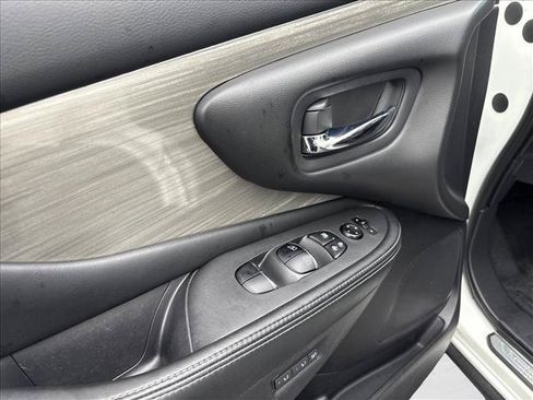 Used 2017 Nissan Murano Platinum w/ Platinum Technology Package FWD image 12