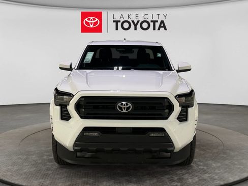 Used 2025 Toyota Tacoma SR5 AWD/4WD image 14