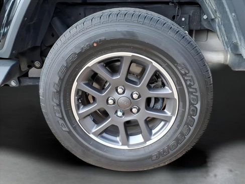 Used 2021 Jeep Gladiator Overland image 32