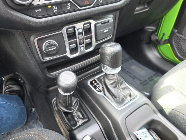 Used 2025 Jeep Wrangler Unlimited Sport AWD/4WD image 25