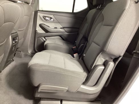Used 2022 Chevrolet Traverse LT image 32