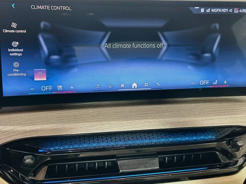 Used 2025 BMW 330i Sedan RWD image 24