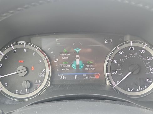 Used 2024 Toyota Highlander XLE FWD image 24