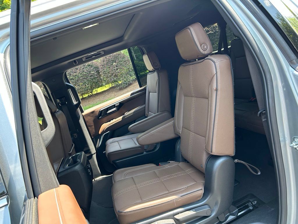 Used 2025 Chevrolet Suburban High Country w/ Sun And Tow Package AWD/4WD image 48
