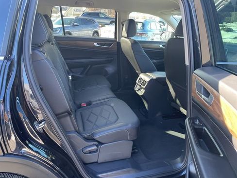 Certified 2025 Volkswagen Atlas SE image 11