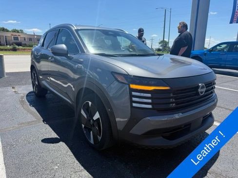 Used 2025 Nissan Kicks SR AWD/4WD image 3
