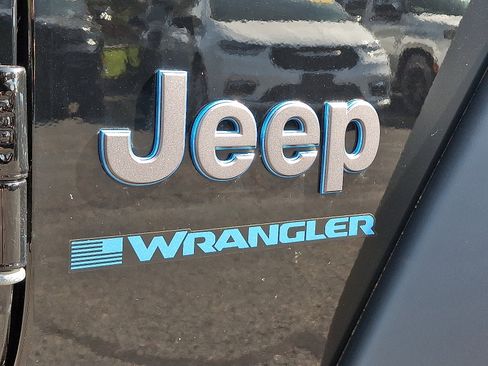 Used 2024 Jeep Wrangler Unlimited AWD/4WD image 29
