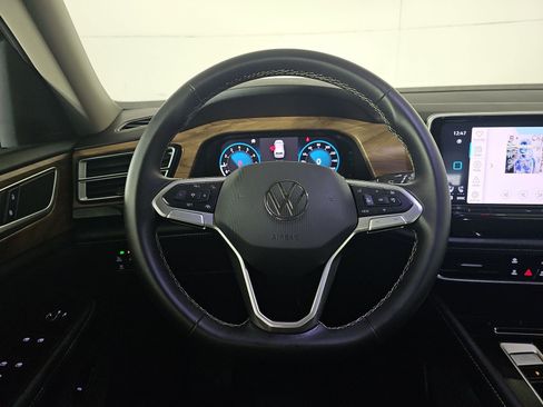 Used 2025 Volkswagen Atlas SE w/ Panoramic Sunroof Package image 6