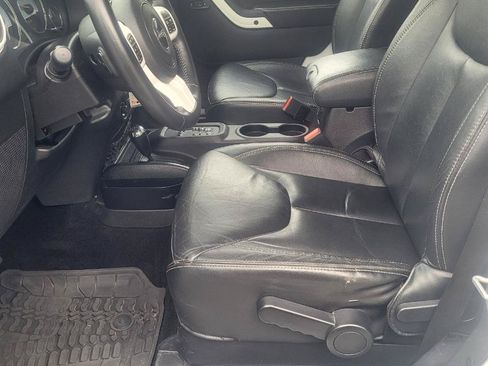 Used 2014 Jeep Wrangler Sahara AWD/4WD image 11