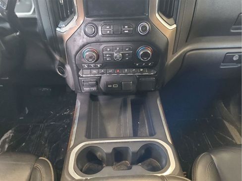 Used 2019 Chevrolet Silverado 1500 High Country image 11