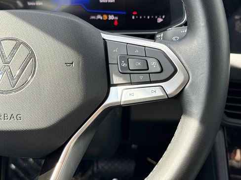 Used 2025 Volkswagen Jetta SE FWD image 9