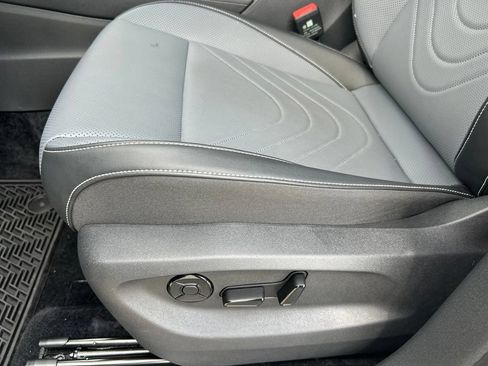 Certified 2026 Volkswagen Tiguan SE FWD image 50